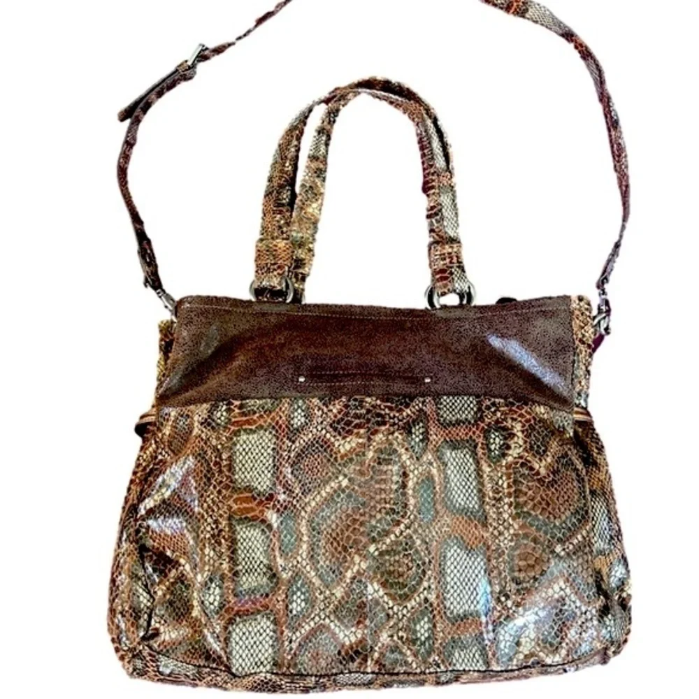 B. Makowsky shiny brown /black scale print leather crossbody purse /shoulder bag